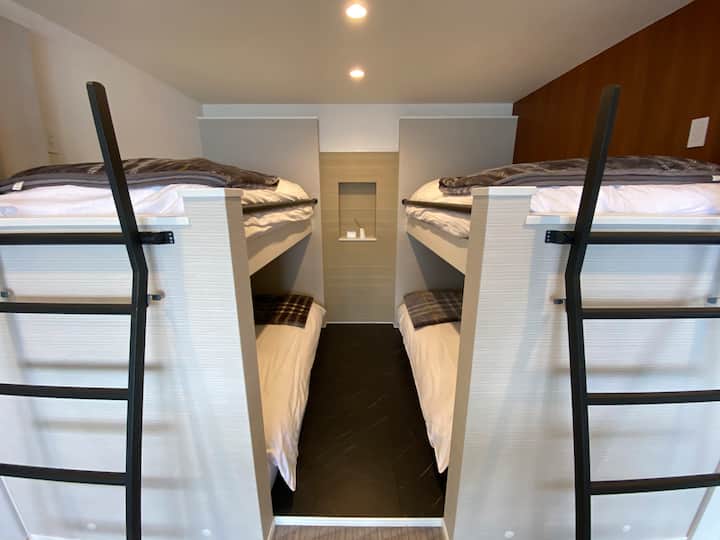 5 seconds to the lake! A designer cottage overlooking Lake