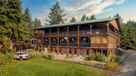 8BR Lodge: Therapeutic Massage & Scenic Views