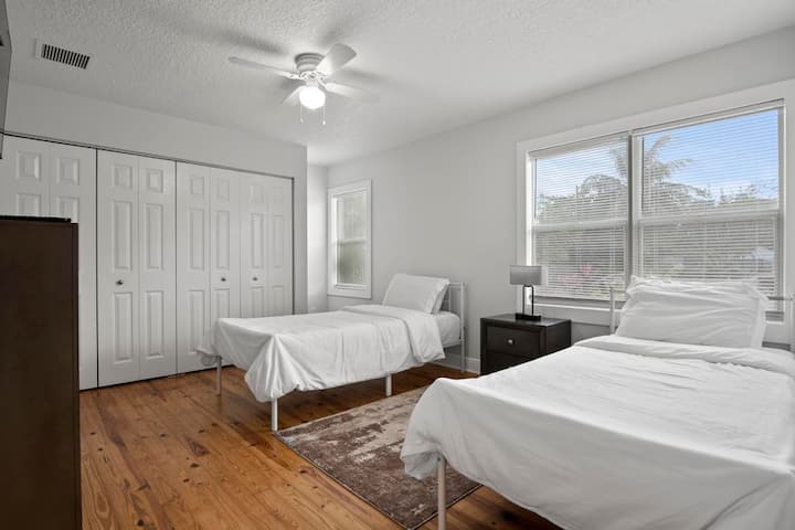 Chumba cha kulala na vitanda viwili pacha