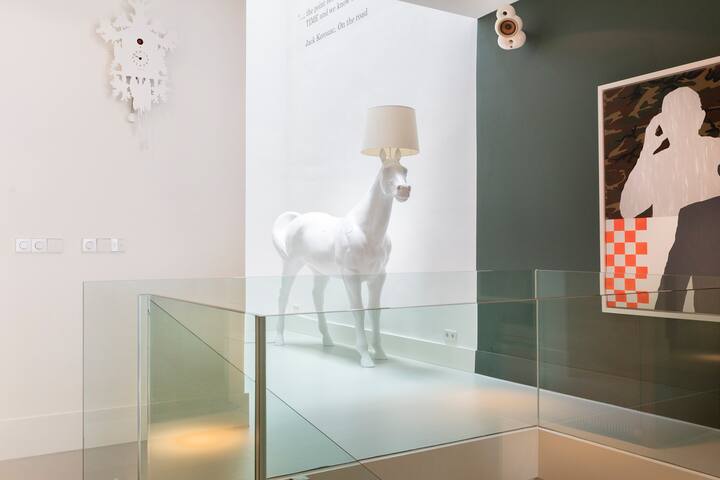 Grand 4 Bedroom Townhouse with a Roof Terrace gallery image 2