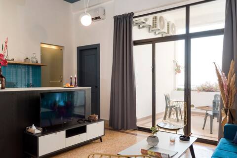 Anoor 2-BR Apt in Gemmayze W/ Terrace & 24/7 Power