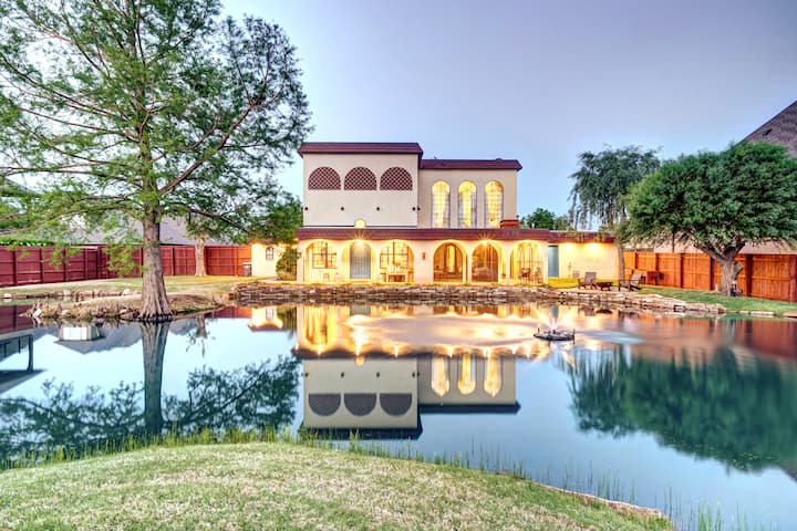 Private Lakefront | POOL TABLE | Fishing | HOT TUB
