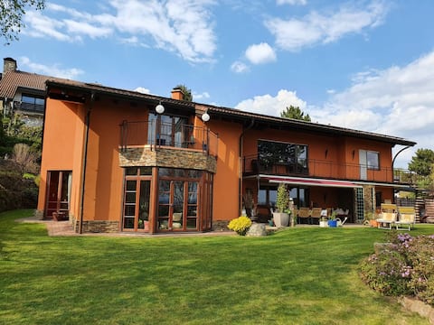 Beautiful apartment in green oasis