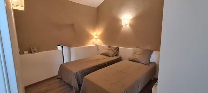 La chambre des enfants ou lit double pour adulte en 90X 200  soit 180X200; VELUX