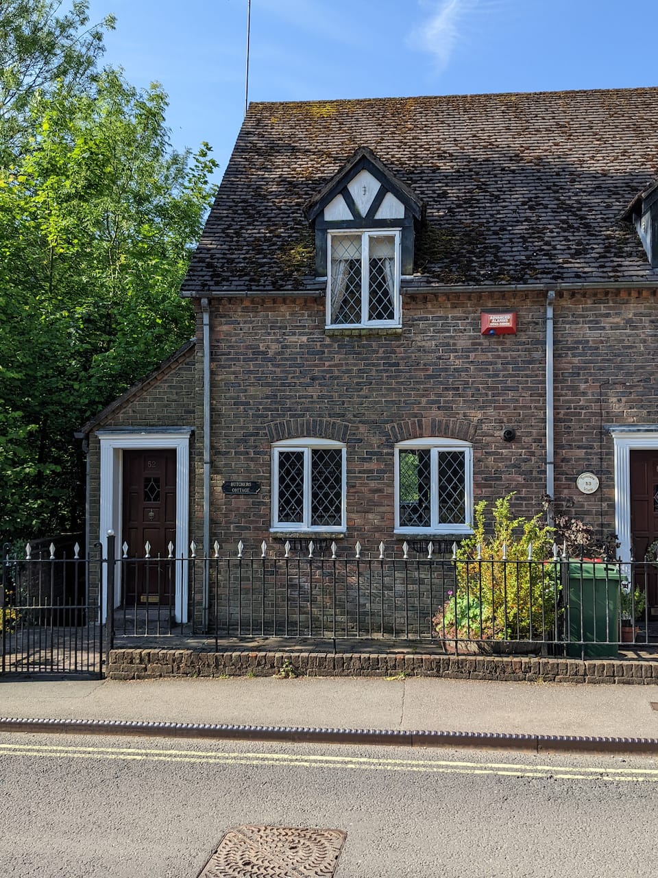 Riverbank Cottage — photo 1