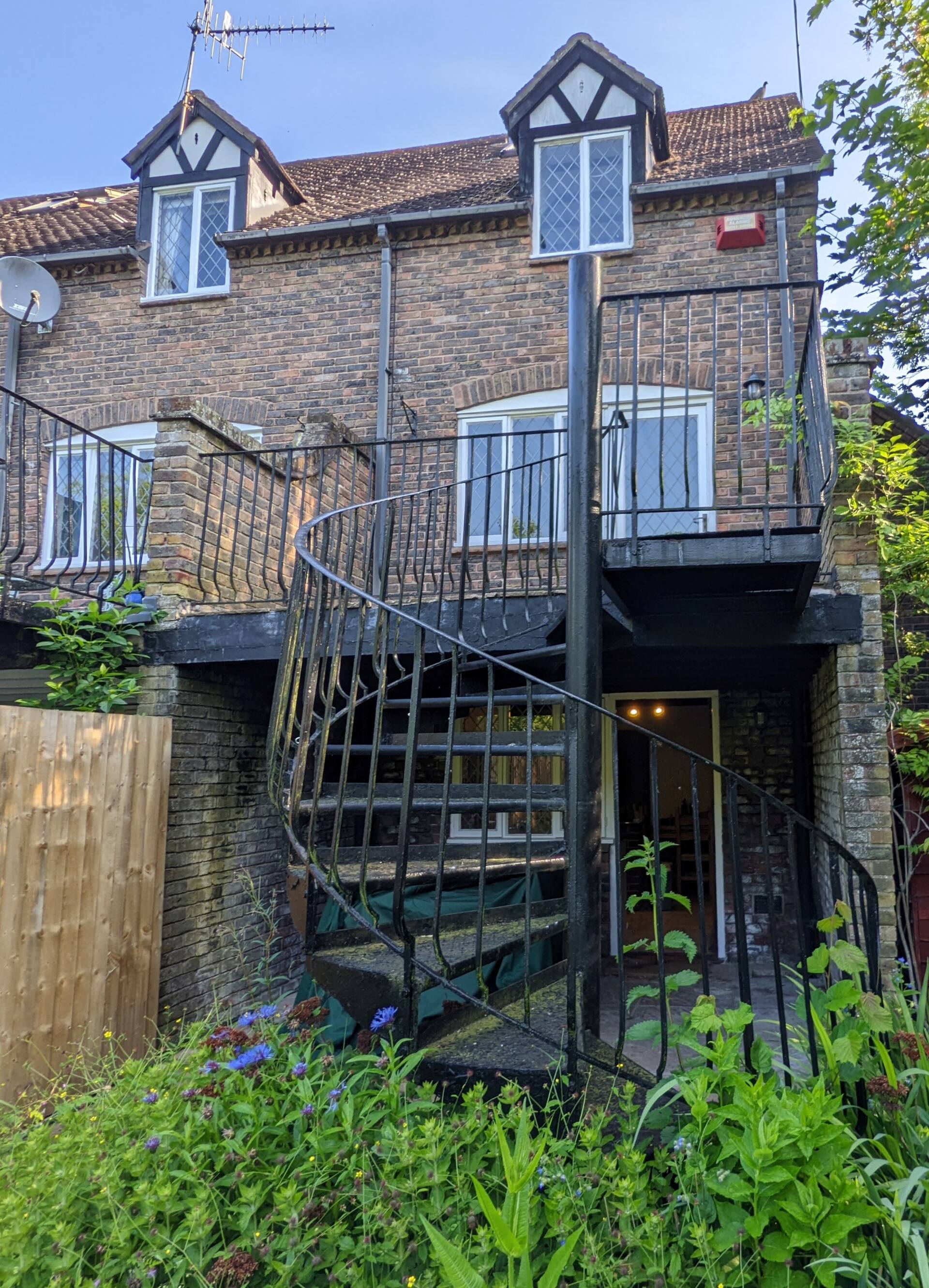 Riverbank Cottage — photo 2