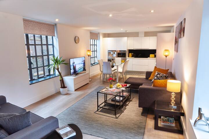 Fab! 2 Bedr/3 Beds in the heart of Covent Garden! gallery image 2