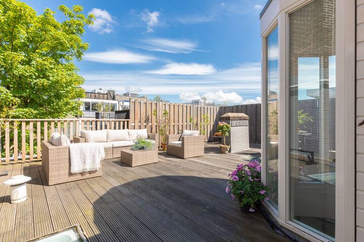Large penthouse with roof terrace near Vondelpark