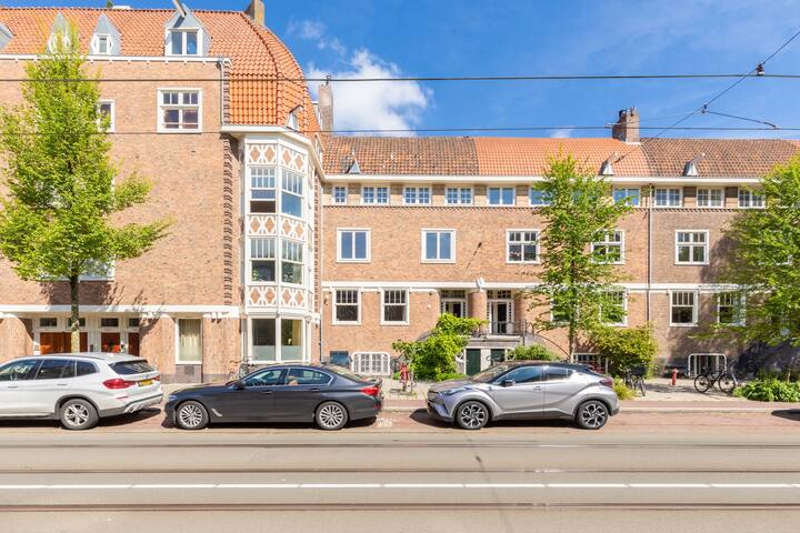 Large penthouse with roof terrace near Vondelpark gallery image 3