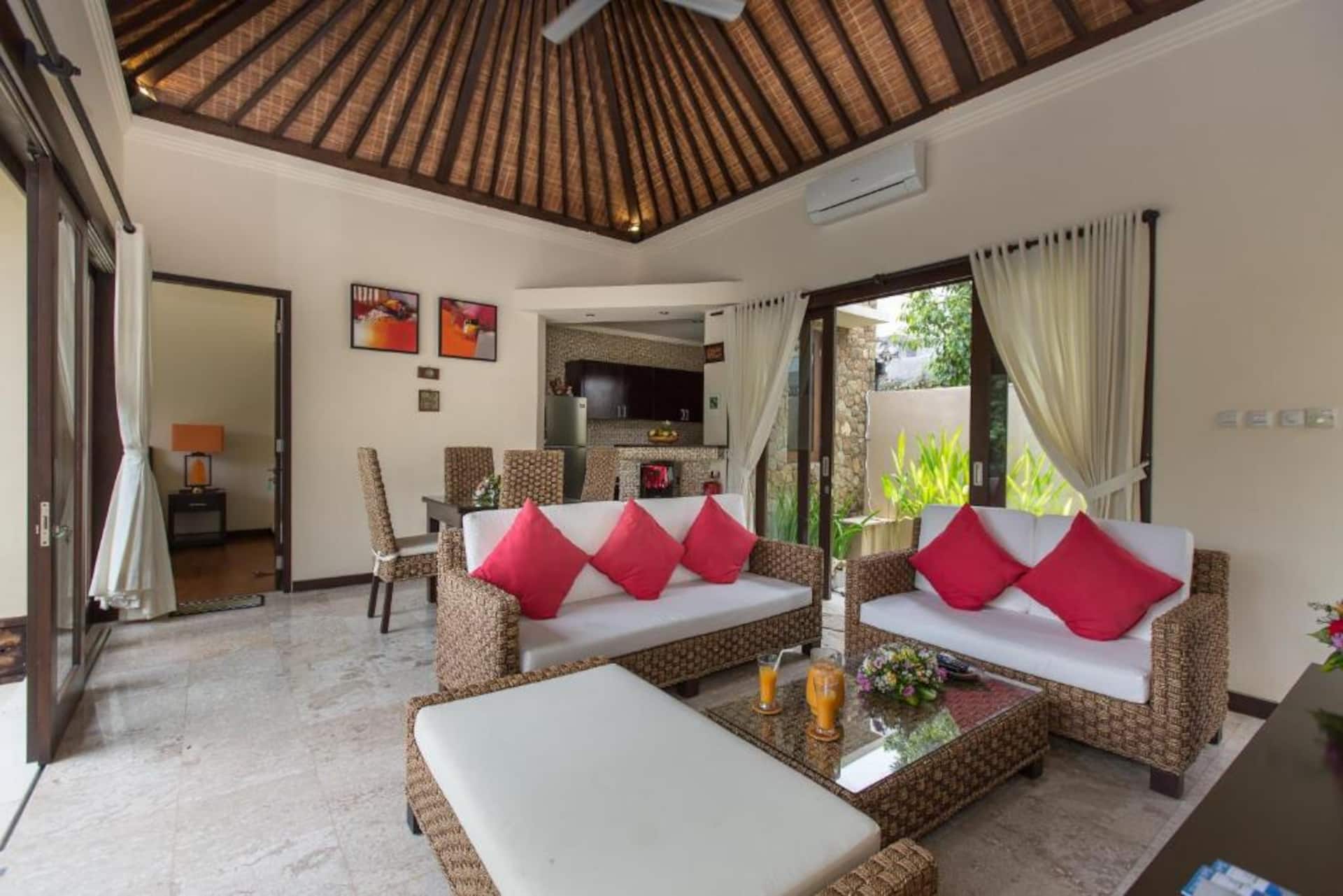 Tropical Poolside Escape 2 Bedroom Private Villa in Uluwatu 2