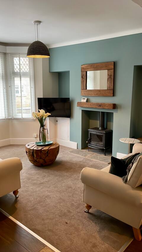 Cozy Townhouse - Central Warwick