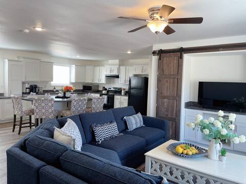 Entire Home w/Views near Grand Canyon West
