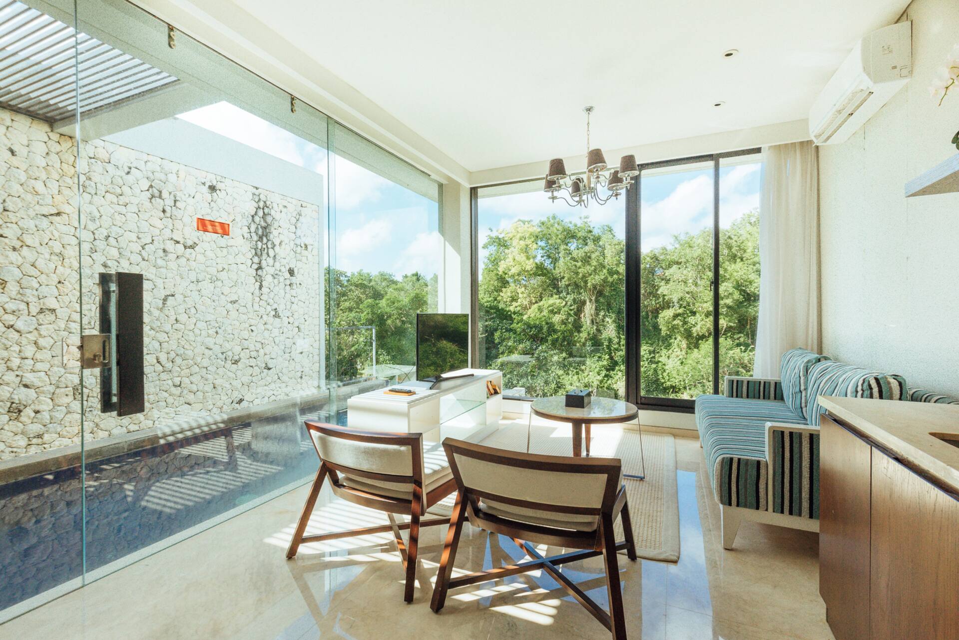 Poolside Cliff Escape 3 Bedroom Private Villa in Uluwatu 2
