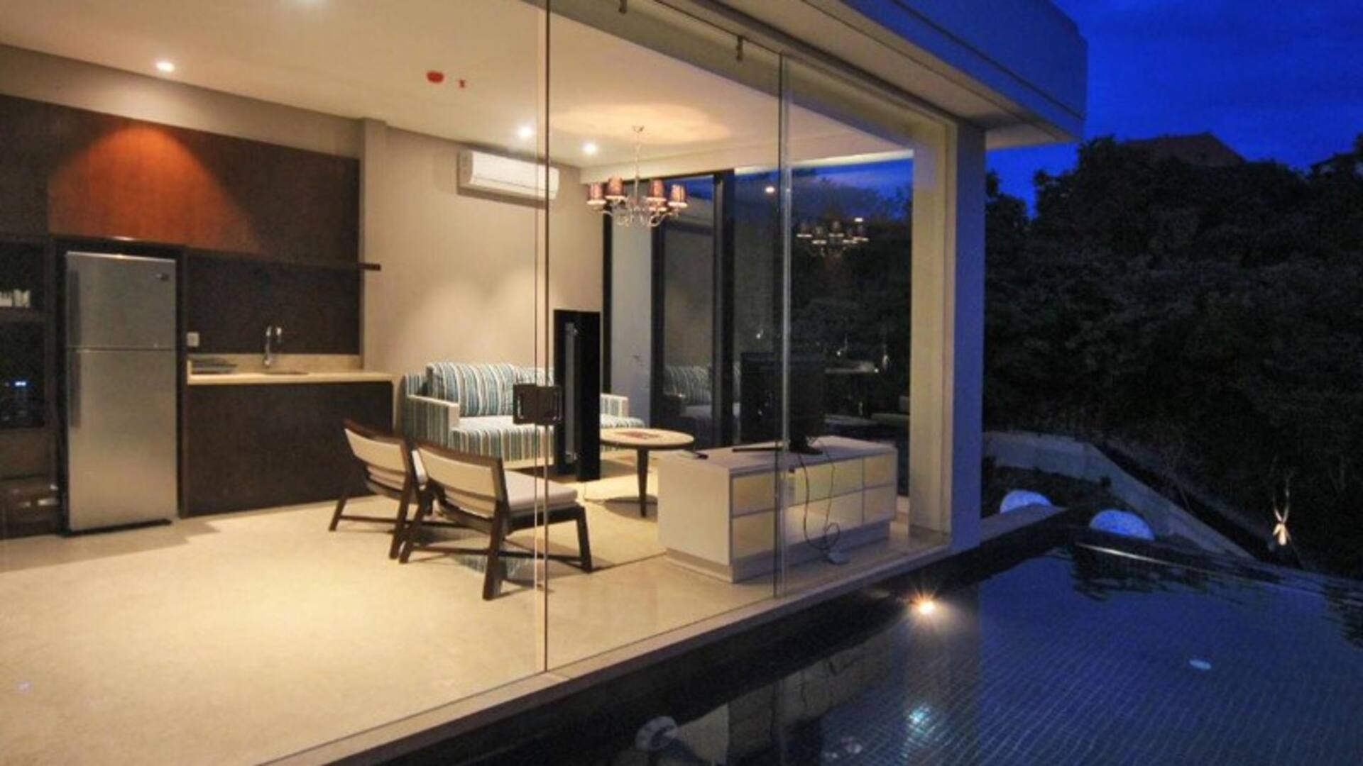 Poolside Cliff Escape 3 Bedroom Private Villa in Uluwatu 3