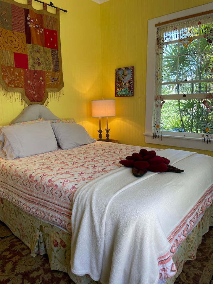 Garden Oasis Room on the way to Hana & Haleakala. Houses for Rent in HaikuPauwela, Hawaii