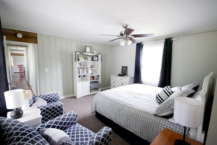Close To Beaches Spacious 4 Bedroom