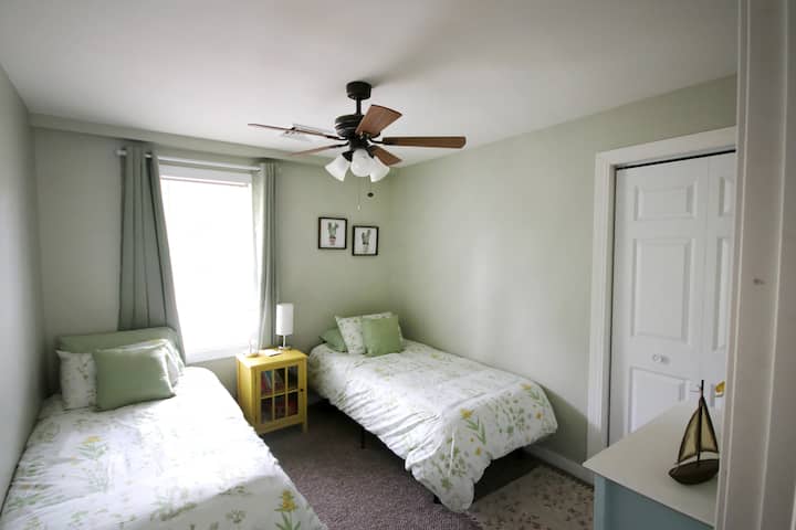 *PROMO* Close to Beaches and Everything Fun!