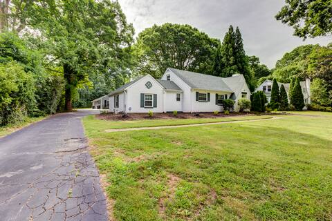 2 Houses | Sleeps 16 | 6 BRs/5 Baths w/ Level 2 EV