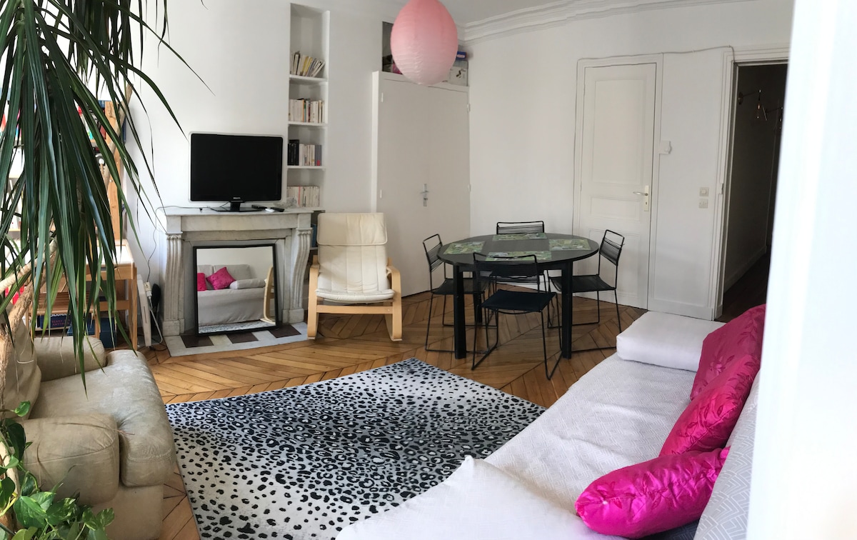 Popular Airbnb listing: Paris: apartment in the city center for 4 guests in Paris 2e Arrondissement