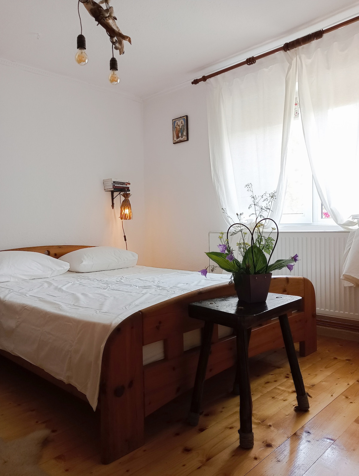 Dormitorio 1 con una cama doble