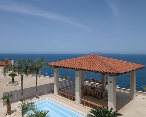 Manificus Villa II, with Heated Pool