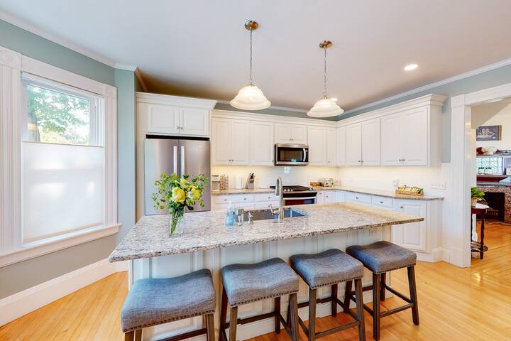 Wayland Chalet Family Getaway! gallery image 5