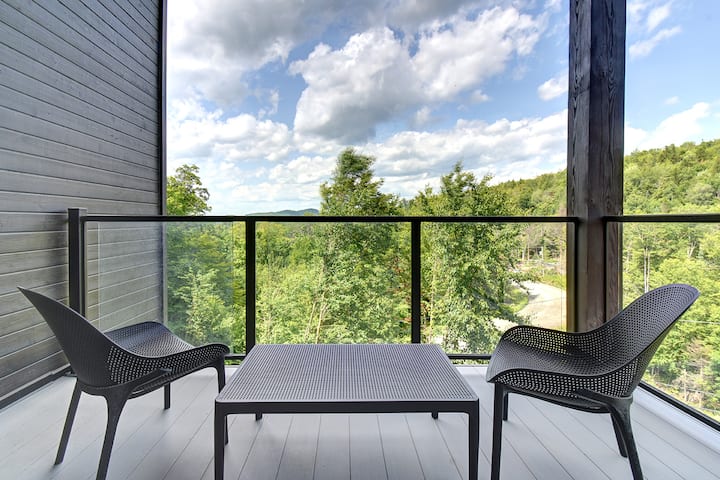 Luxurious Modern Mansion - Private Jacuzzi & Sauna - Mont-Tremblant