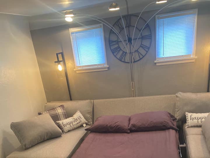 The Rock House Bnb Stl | Centrally Located/park - University City, MO