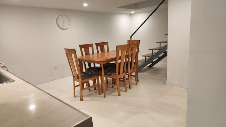 Beautiful Bedroom With Private Bathroom. - Montreal