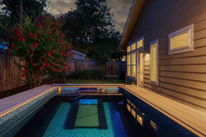 luxe hippie bungalow – POOL/huge deck 3 Beds 78704 gallery image 5