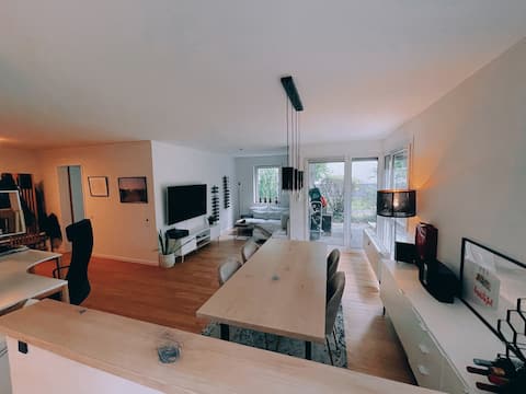 High-quality, central apartment near the Rhine