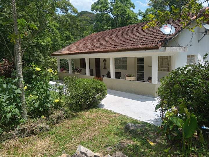 Pousada / Bed and breakfast 2 quartos, com piscina