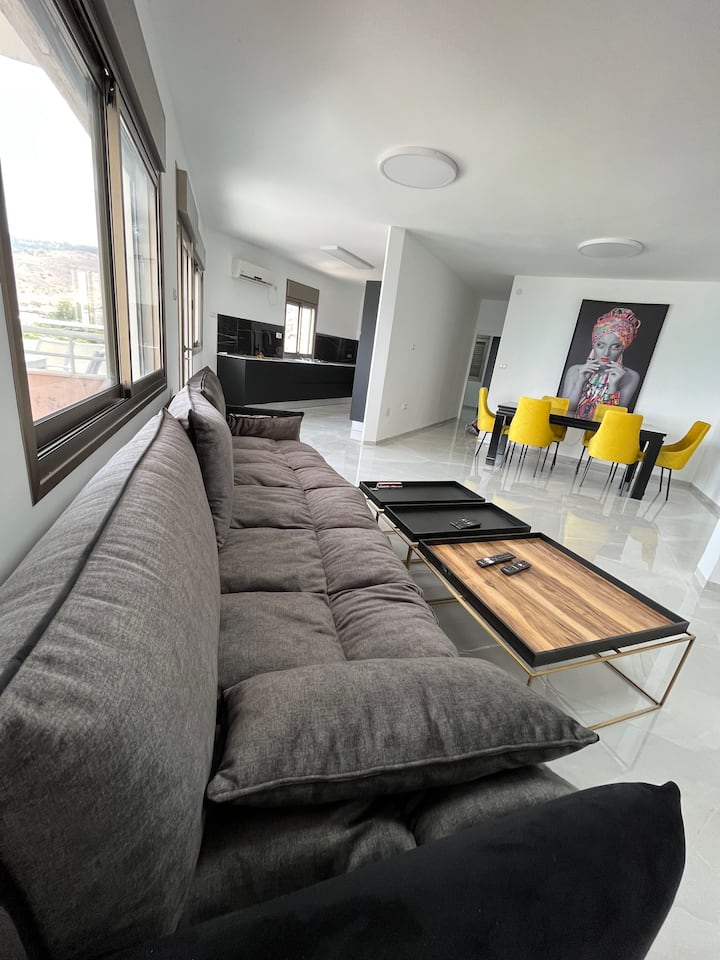 Tiberias holiday apartment with panoramic view of the Sea of Galilee