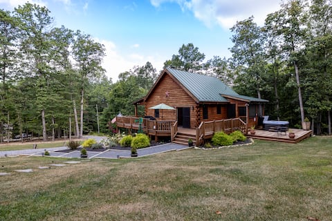 Wildwood Cabin sleeps up to 4 guests w/ hot tub