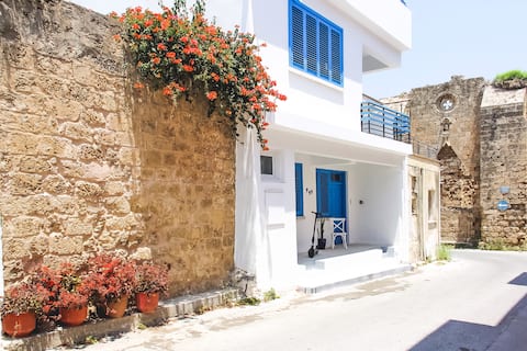 Feel the historic Old City in modern Blue House