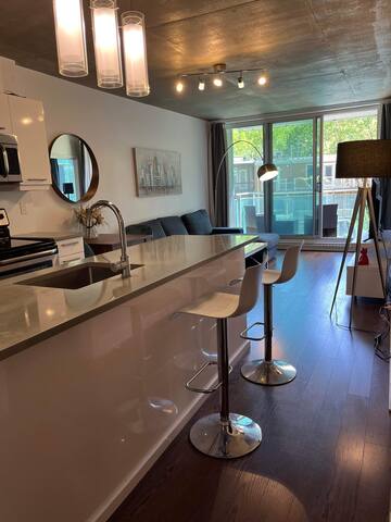 Modern 2 bedrooms apartment – Downtown gallery image 4