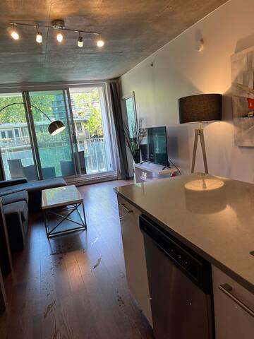 Modern 2 bedrooms apartment – Downtown gallery image 5