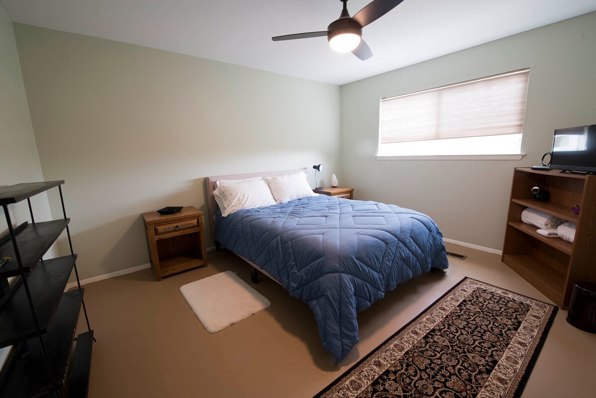 Dhomë gjumi #2 Madhësia e mbretëreshës Dyshek me re re