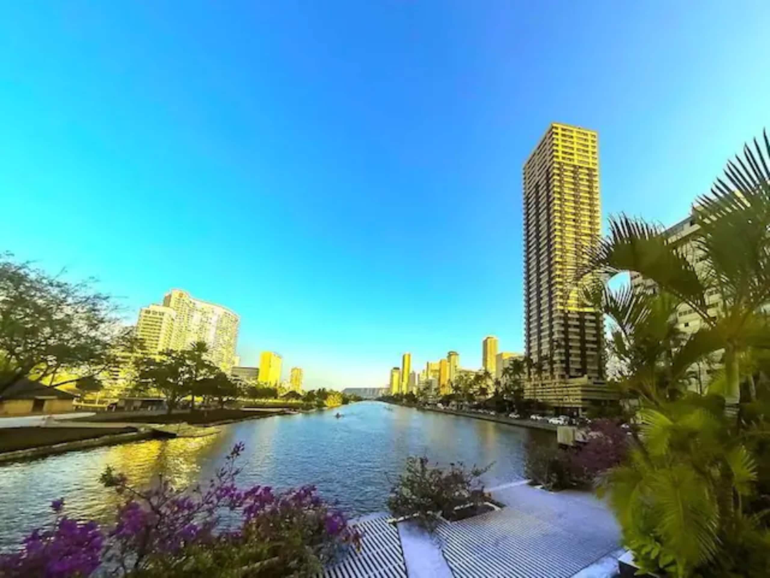 Condo in Honolulu · ★4.87 · 1 bedroom · 2 beds · 1 private bath - Image 31