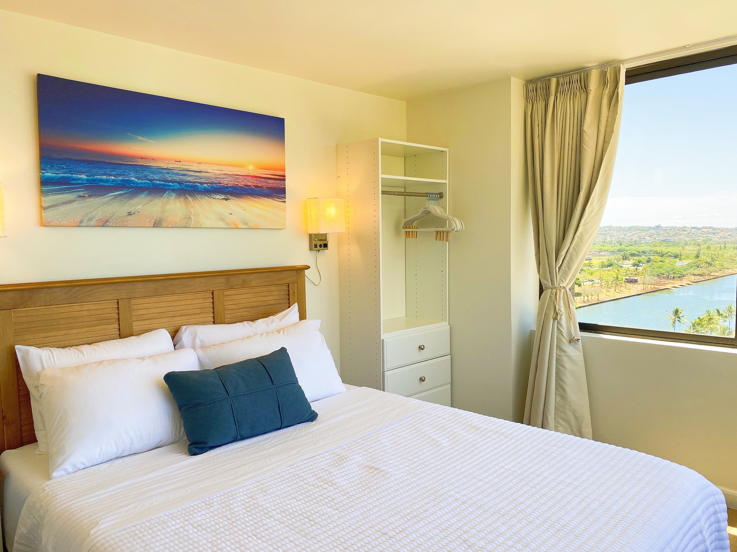 Condo in Honolulu · ★4.87 · 1 bedroom · 2 beds · 1 private bath - Image 6