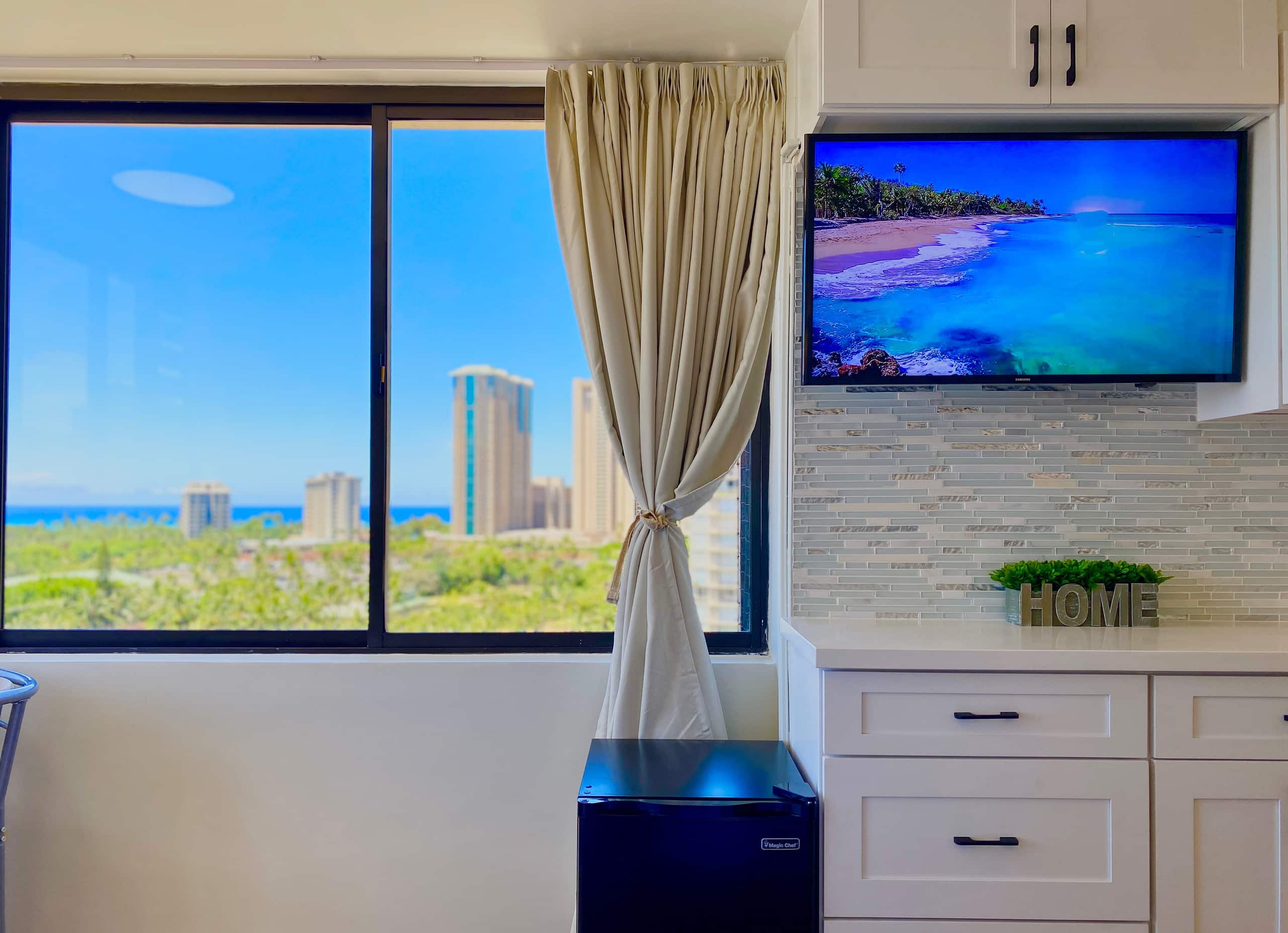 Condo in Honolulu · ★4.87 · 1 bedroom · 2 beds · 1 private bath - Image 1