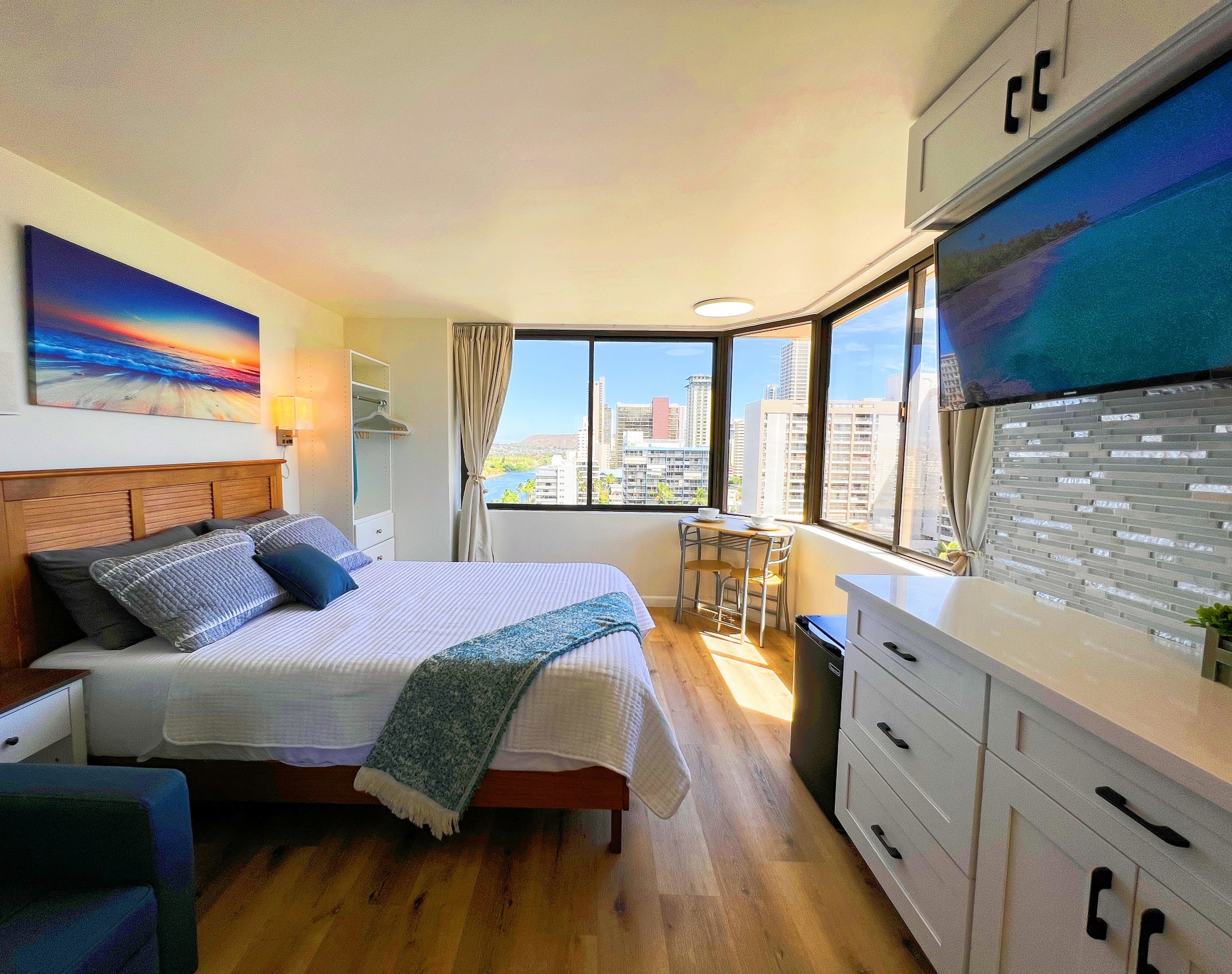 Condo in Honolulu · ★4.87 · 1 bedroom · 2 beds · 1 private bath - Image 21