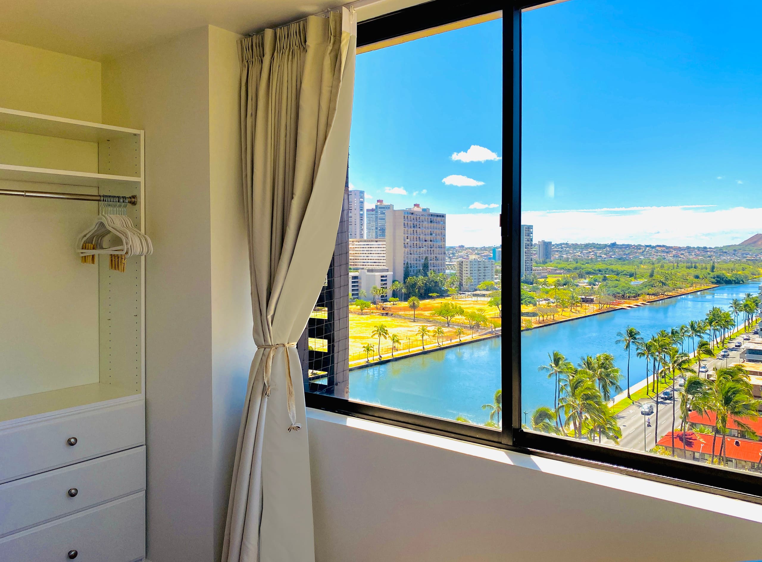 Condo in Honolulu · ★4.87 · 1 bedroom · 2 beds · 1 private bath - Image 11