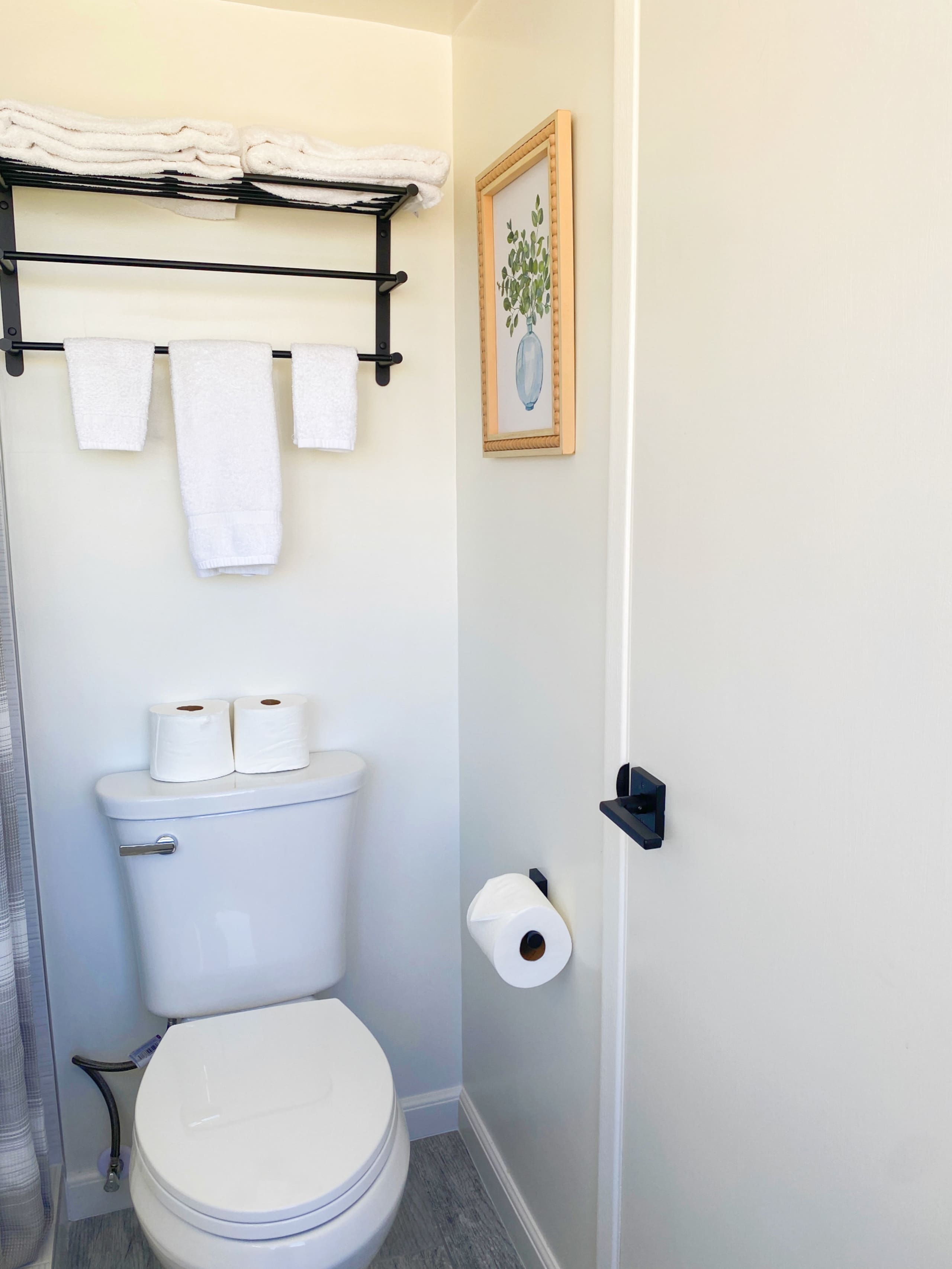 Condo in Honolulu · ★4.87 · 1 bedroom · 2 beds · 1 private bath - Image 23