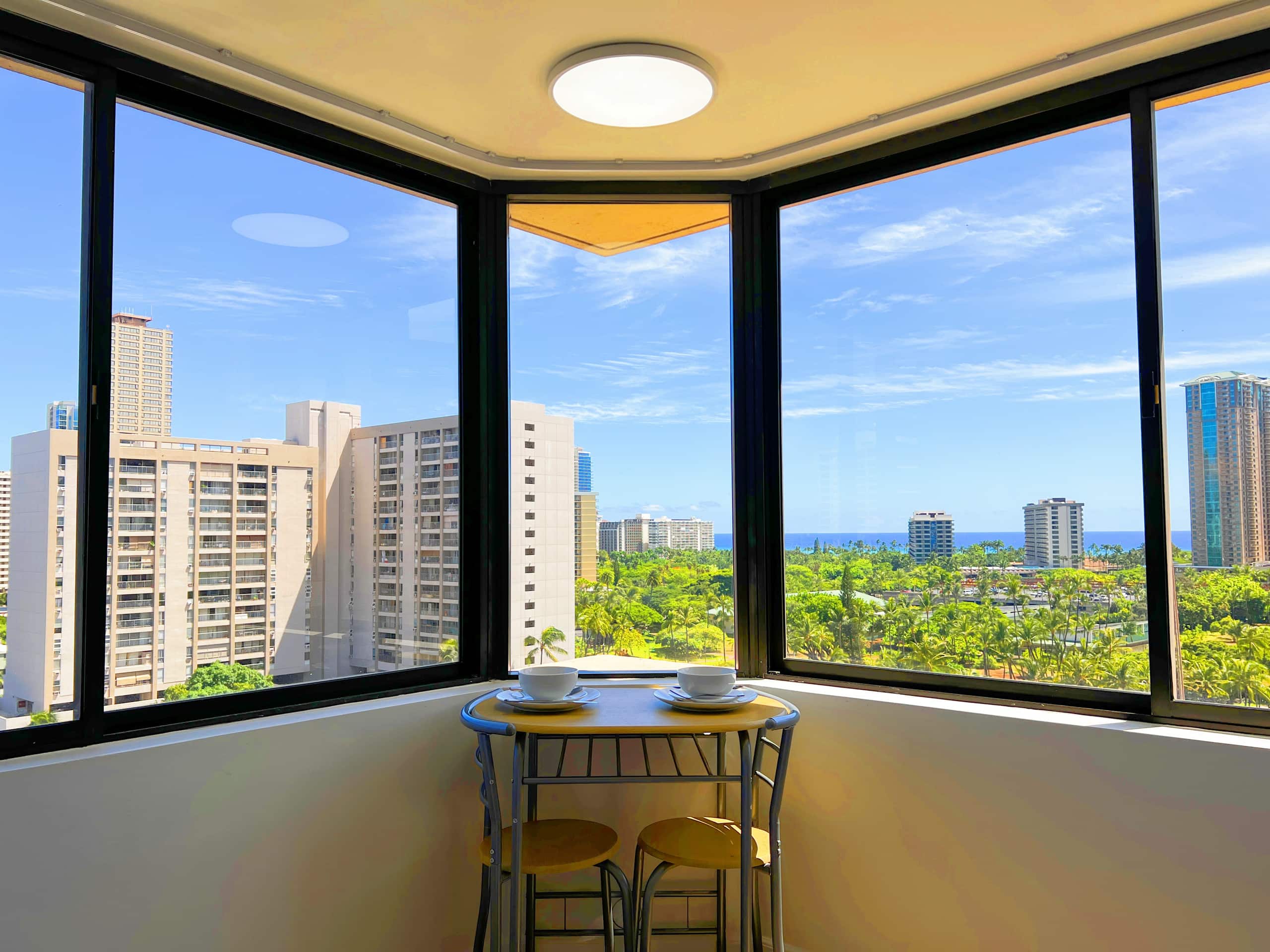 Condo in Honolulu · ★4.87 · 1 bedroom · 2 beds · 1 private bath - Image 20