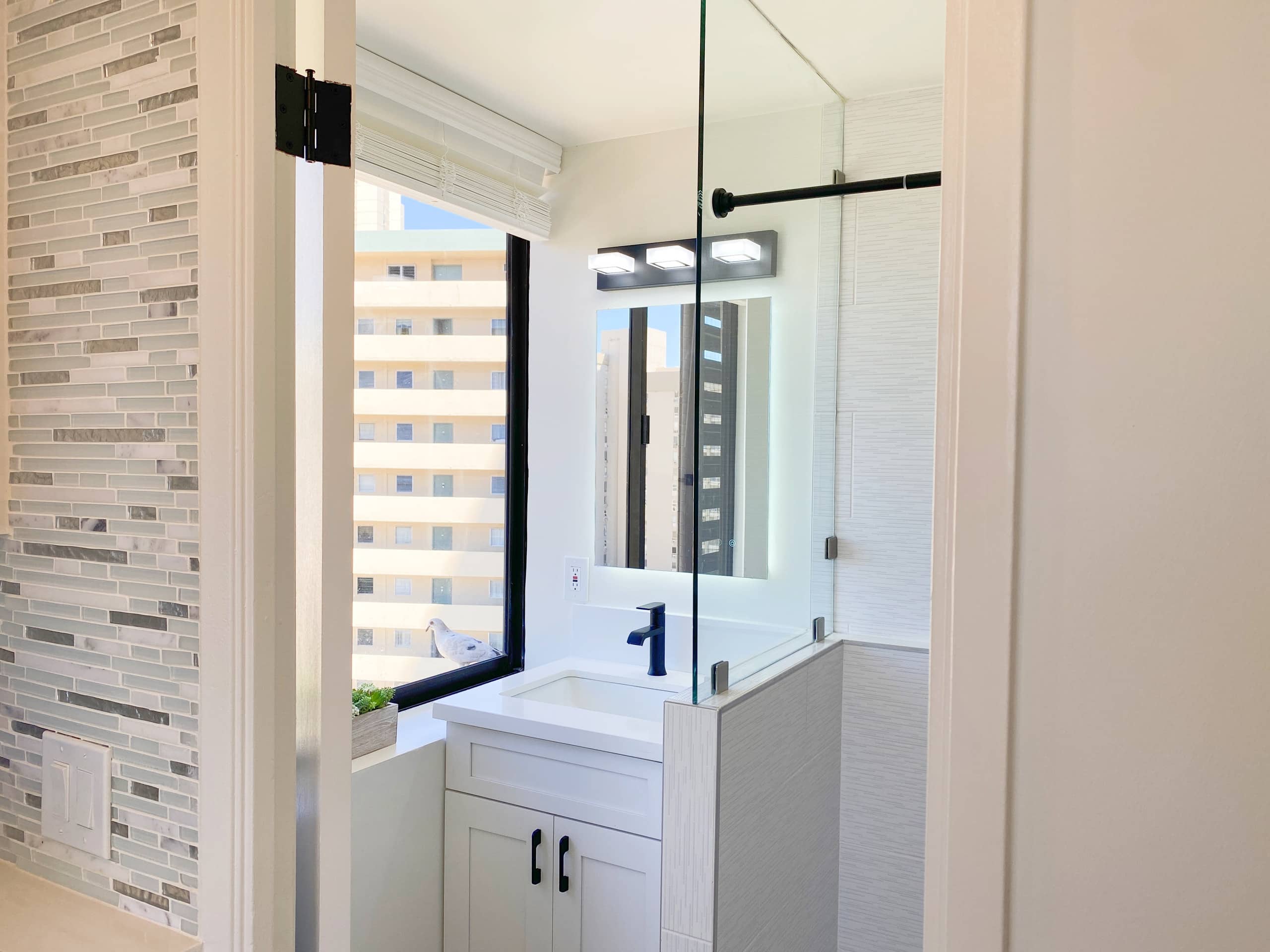 Condo in Honolulu · ★4.87 · 1 bedroom · 2 beds · 1 private bath - Image 22