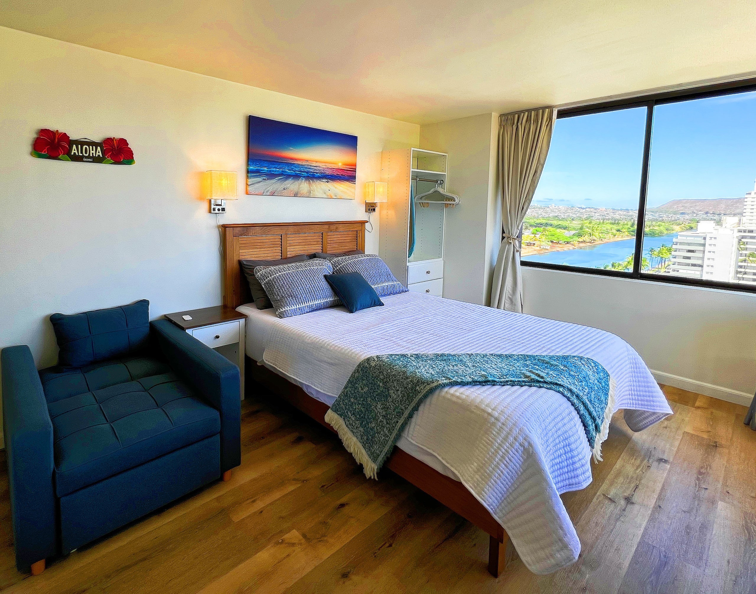 Condo in Honolulu · ★4.87 · 1 bedroom · 2 beds · 1 private bath - Image 5