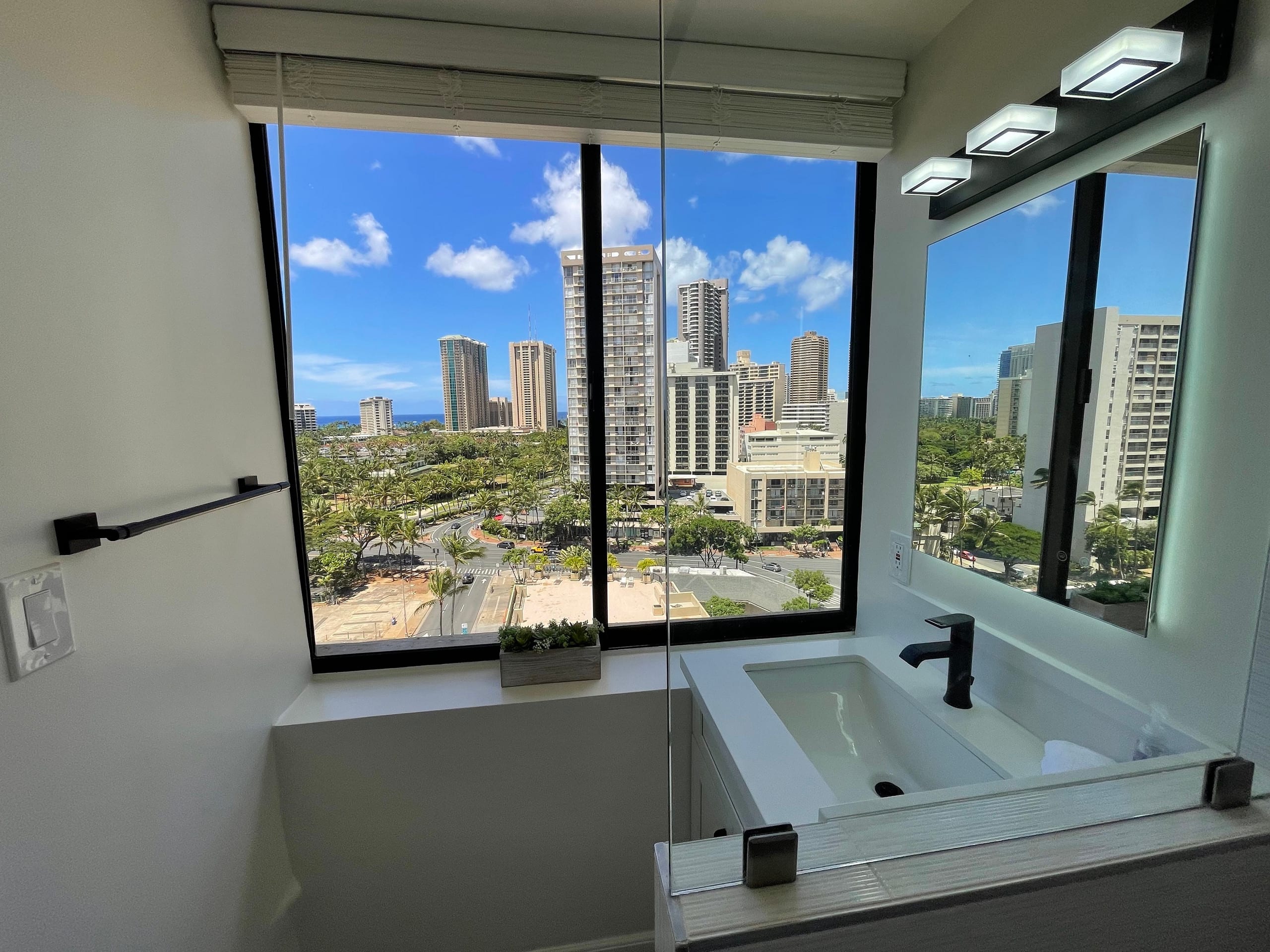 Condo in Honolulu · ★4.87 · 1 bedroom · 2 beds · 1 private bath - Image 24