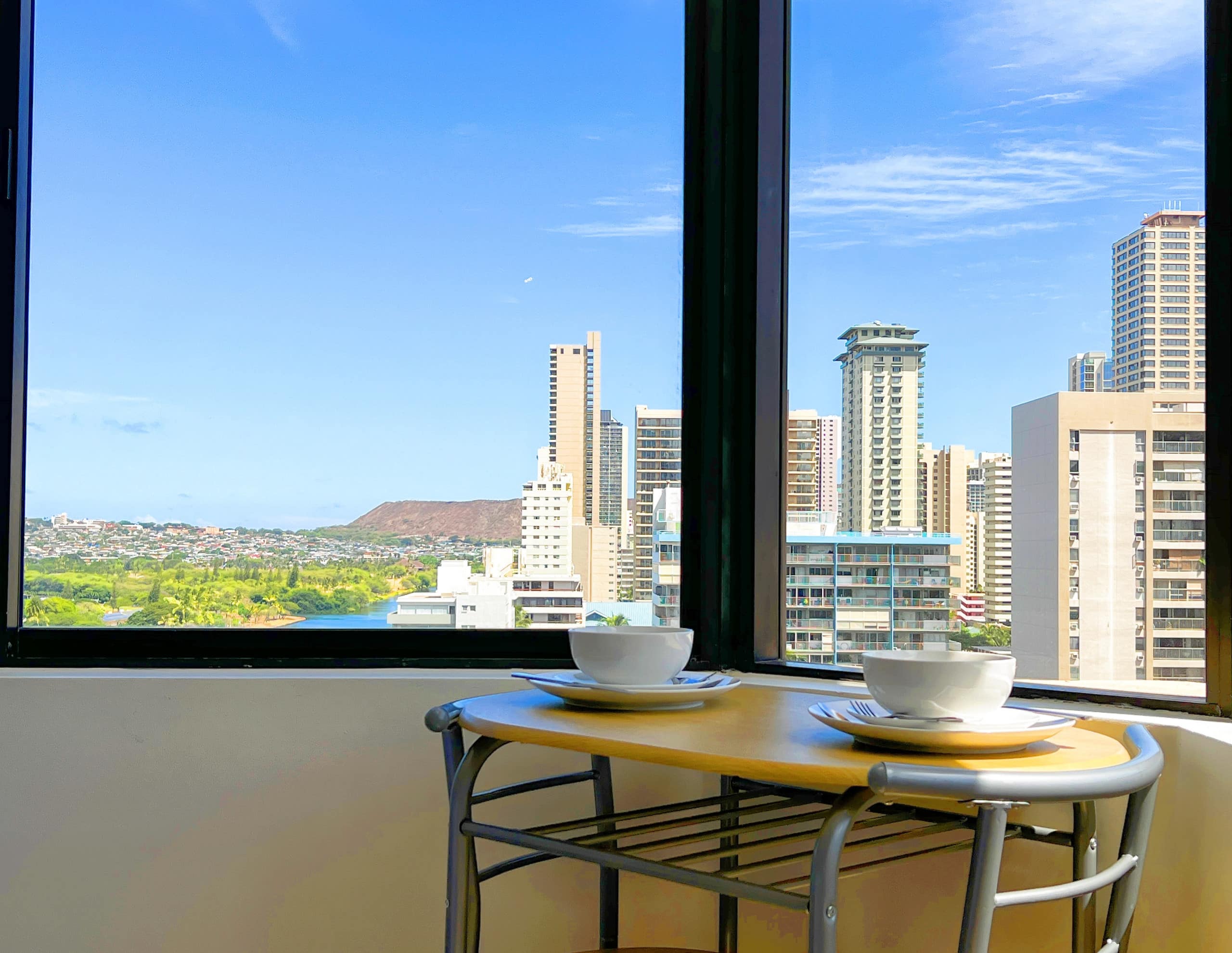 Condo in Honolulu · ★4.87 · 1 bedroom · 2 beds · 1 private bath - Image 3