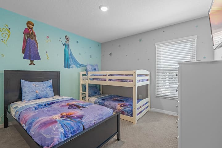 ห้องธีมแช่แข็งเตียงแฝด + เตียงคู่เหนือเตียงสองชั้นคู่ปล่อยมันไป!